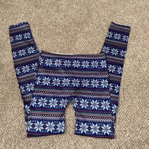 Fun winter decorative leggings, a fun way to spruce up your holiday outfits!